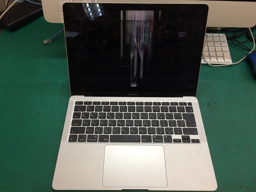 macbook air 画面が割れている