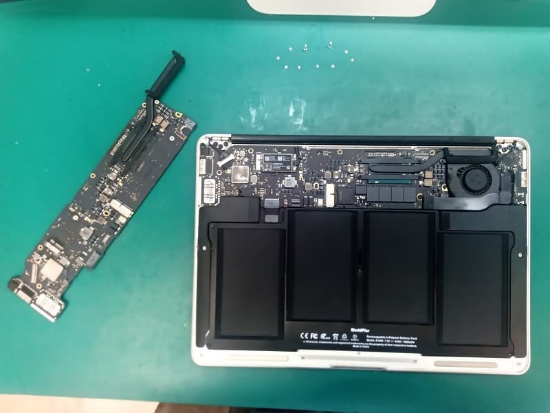 MacBookAir 内部