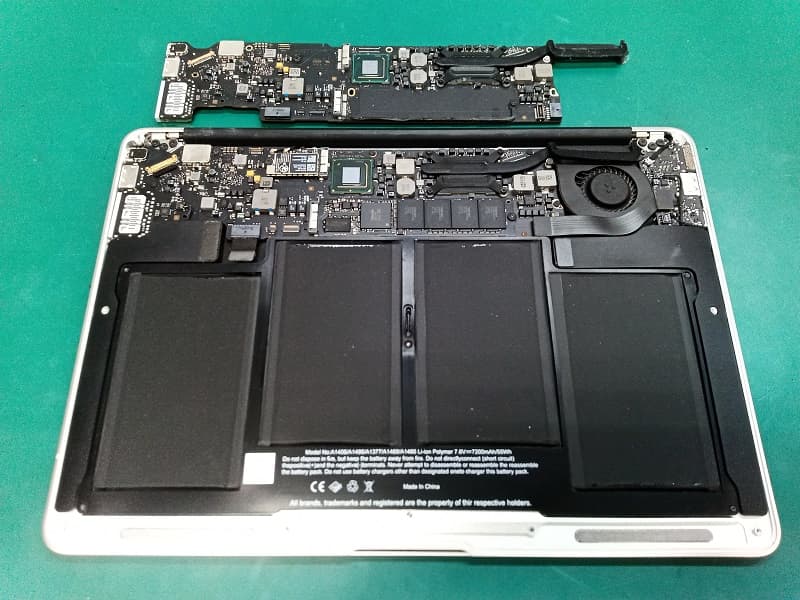 MacBookAir 内部