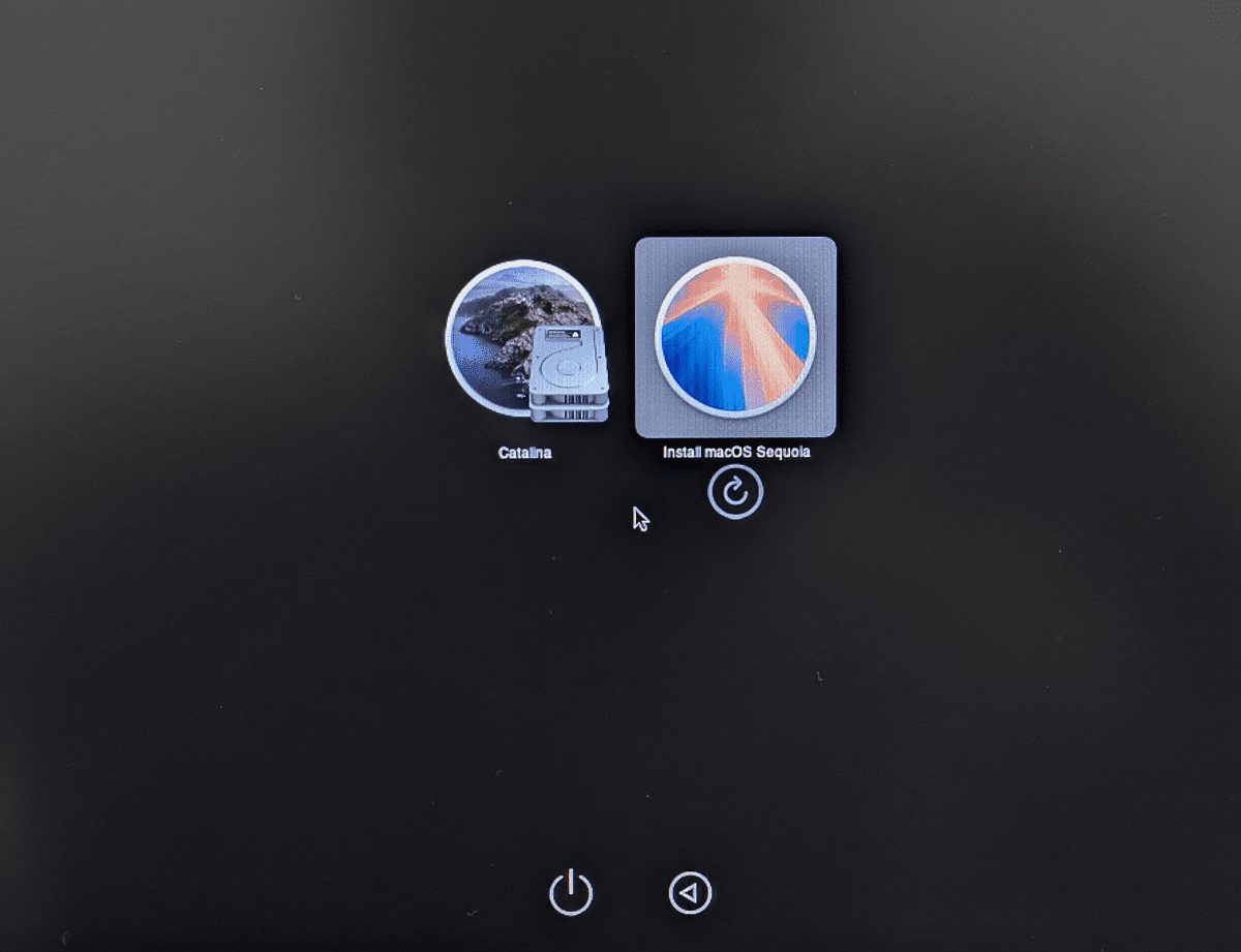 Install macOS Sequoiaを選択して起動