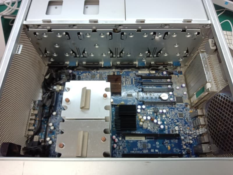 MacPro 内部 MacPro 組み立て