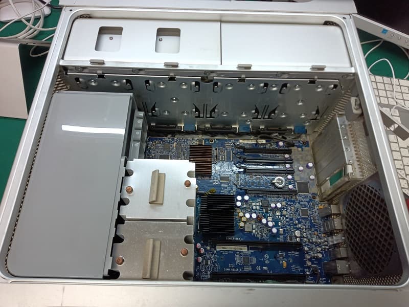 MacPro 内部 MacPro 組み立て