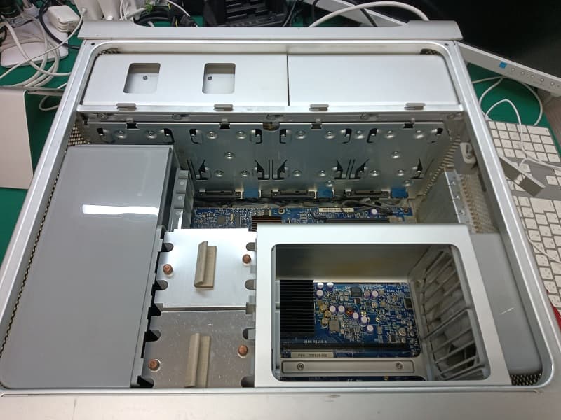 MacPro 内部 MacPro 組み立て