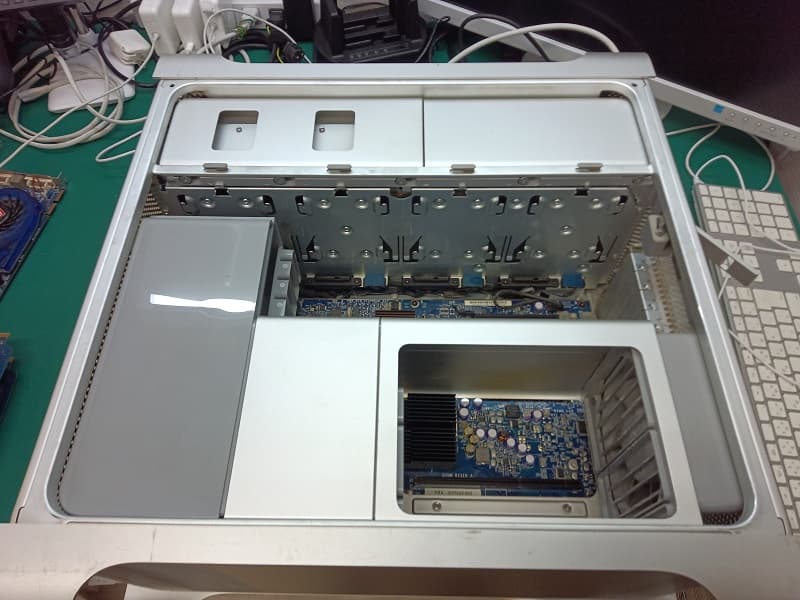 MacPro 内部 MacPro 組み立て