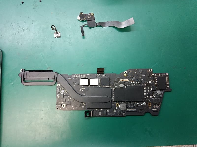 MacBookProロジックボード