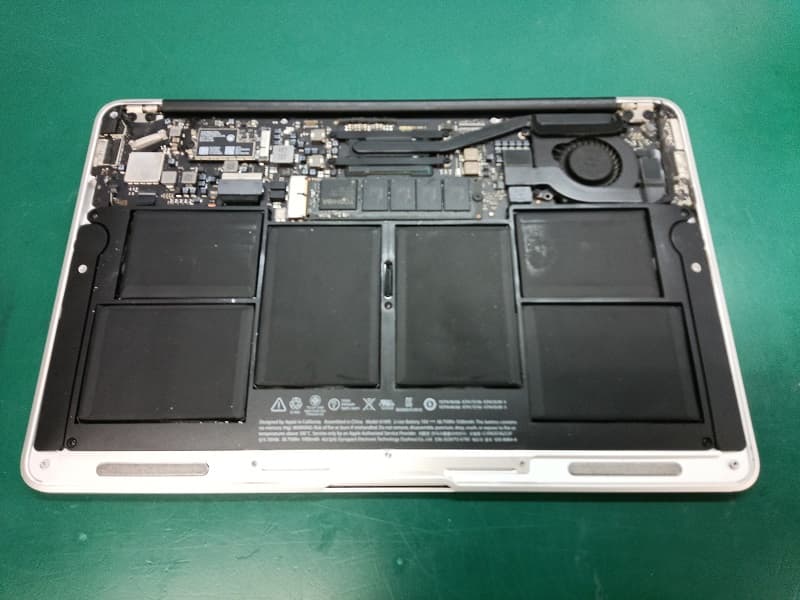 MacBookAir 内部