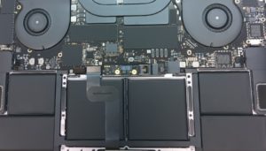 MacBook Pro 15（2018）「修理サービス推奨」表示のバッテリー交換事例