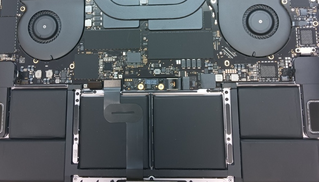 MacBook Pro 15(2018)「修理サービス推奨」表示のバッテリー交換事例