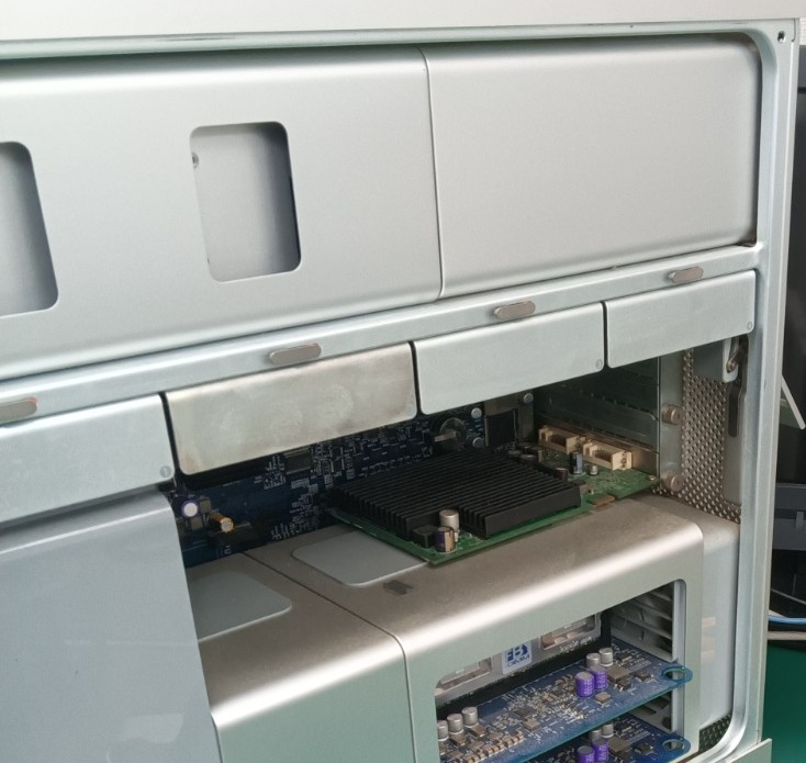 MacProのサイドパネルを開く