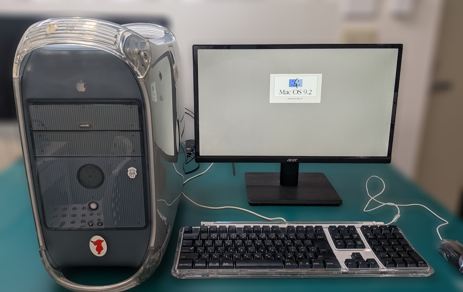 電源投入後、Mac OS 9.2の起動画面が無事に表示された状態
