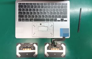 表面側から旧トラックパッドを取り外し、フレーム開口部をクリーニング・点検した状態